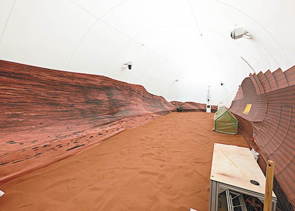 德州休斯敦詹森太空中心3D打印出模擬火星的基地。