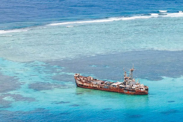 菲律賓在仁愛礁「坐灘」的登陸艦馬德雷山號。