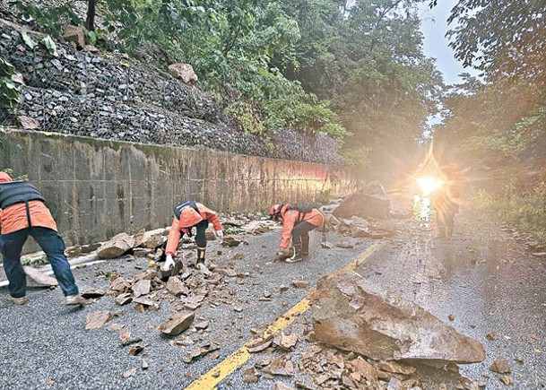 南韓廣泛地區暴雨5死  群山災情200年一遇