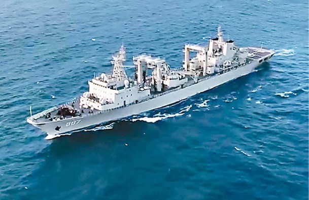 綜合補給艦微山湖艦參與聯合演習。