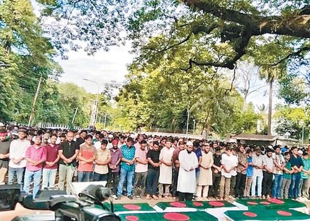 孟加拉達卡大學為示威中的死者舉行喪禮。