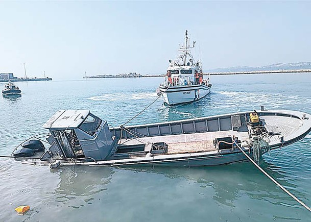 金門海巡隊針對大陸越界漁船拒檢逃竄翻覆造成兩死案，向地方檢察署報驗。