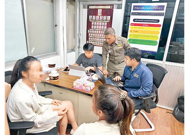 豎廣告牌「賣移民護照」  曼谷華籍女被捕
