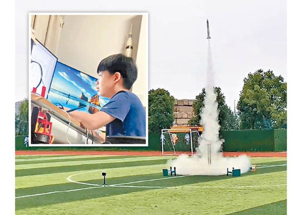 男童自學編程製模擬火箭