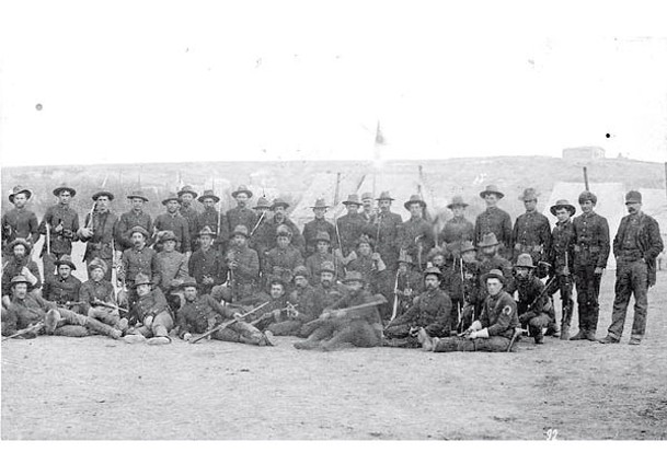 美軍第7騎兵團（圖）曾屠殺大批印第安拉科塔族人捱轟。（黑白圖片）