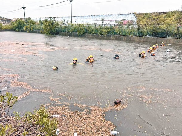 雲林縣有9歲男童被水沖走，多名人員到場搜救。