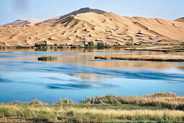 巴丹吉林沙漠—沙山湖泊群具有不可替代的自然遺產價值。