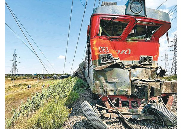 俄載客列車貨車  相撞出軌140傷