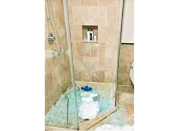 惠州一間五星級酒店的浴室玻璃門突然爆裂。