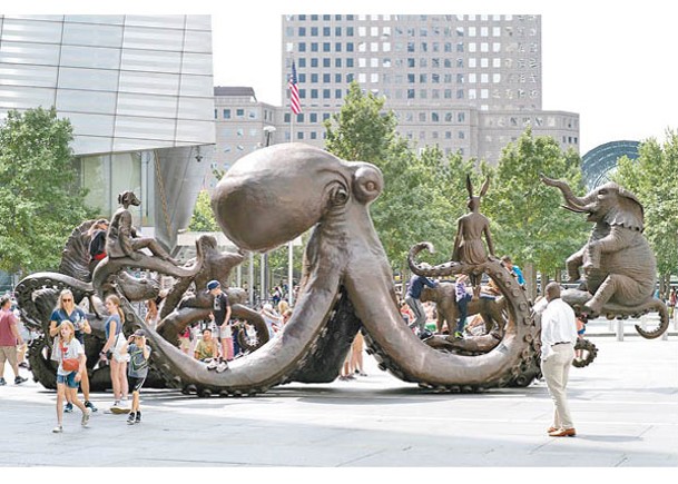 巨型章魚雕塑供打卡