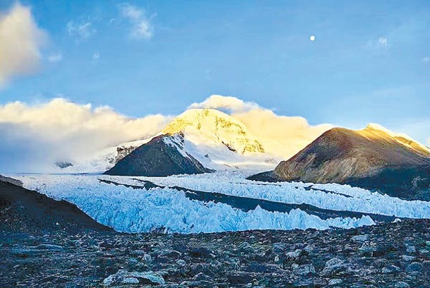 希夏邦馬峰海拔8,027米，在世界14座8,000米級高峰中排第14。