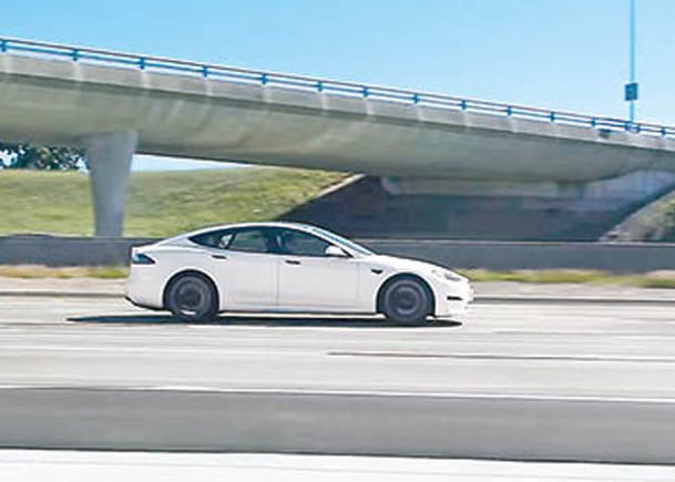 圖為同類型Tesla電動車。