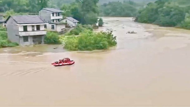 湖南暴雨造成30人死亡、35人失蹤，多人受災。