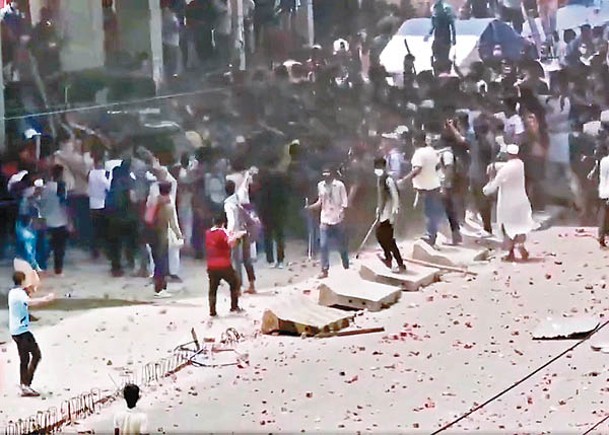 孟加拉民眾不滿公務員配額制度引發示威衝突。