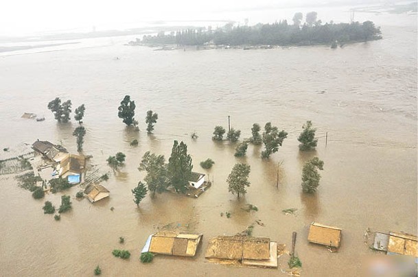 新義州災情嚴重，洪水淹沒大地。