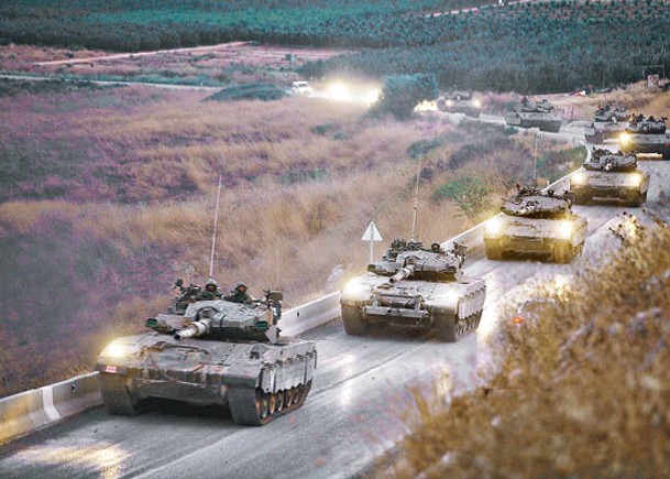 以軍一批坦克向黎巴嫩推進。（Getty Images圖片）