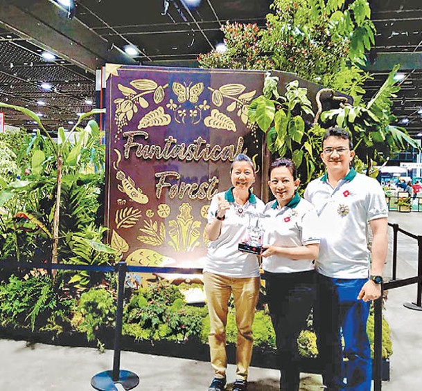 作品「奇幻森林」獲新加坡園丁杯金獎。