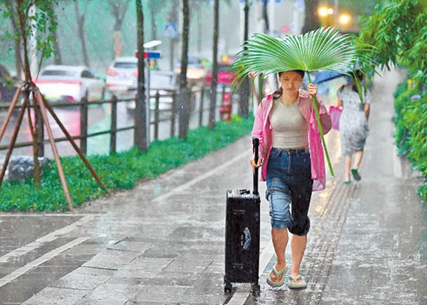 深圳市發雷電黃色預警。（中新社圖片）