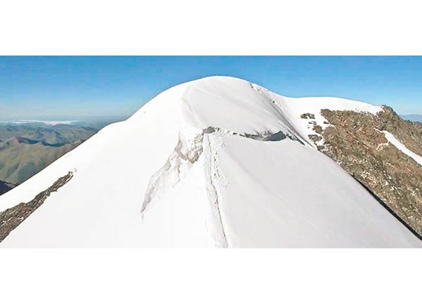 那瑪峰現冰裂縫  登山許可暫停