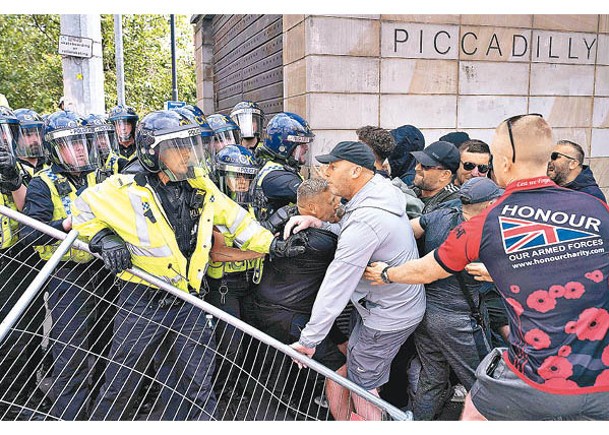 英國各地出現反移民騷亂。 （Getty Images圖片）