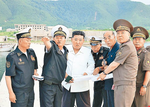 金正恩巡視港灣  強調海軍重要性