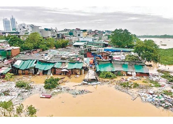 河流周邊住宅區嚴重水浸。