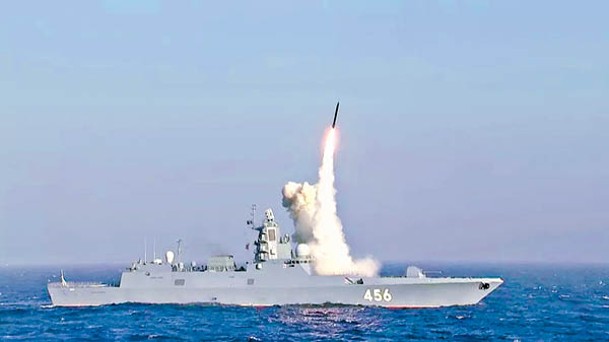 俄軍艦在日本海組成聯合編隊發射導彈和炮彈。