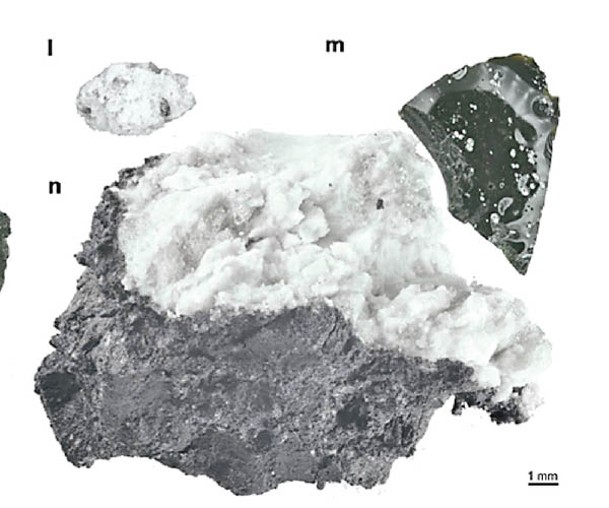 月球背面樣本成分複雜，圖為岩屑顆粒照片。