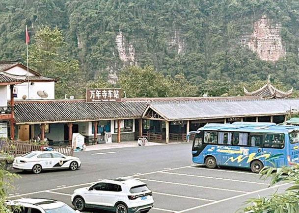 峨眉山整治旅遊秩序，打擊「黑車」宰客。