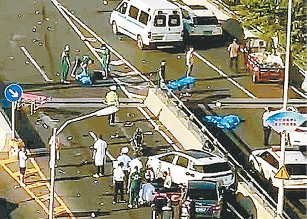 蘆淞大橋  6死7傷  捱撞衝對面線大叫  絕望網約司機：完了