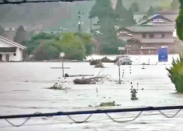 日本石川縣暴雨成災。