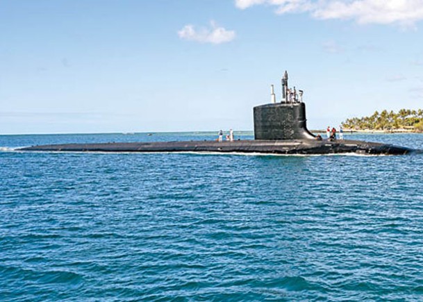 美國海軍維珍尼亞級攻擊核潛艇佛蒙特號駛入南韓釜山。