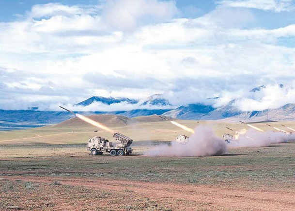 內蒙古新疆等地  解放軍射擊演習