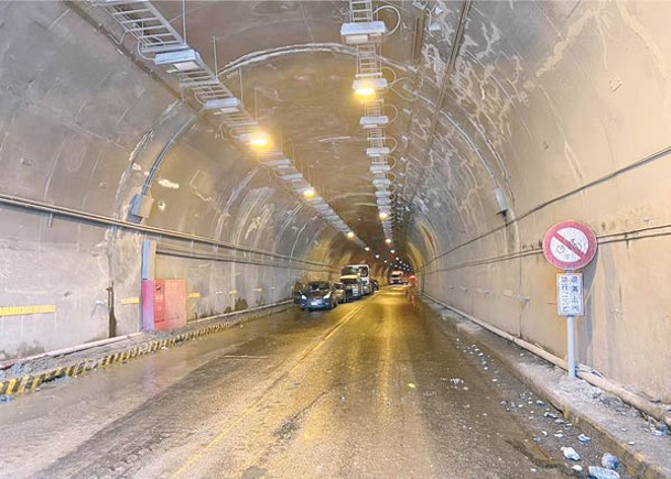 暴雨下蘇花公路發生土石流。（中時電子報圖片）