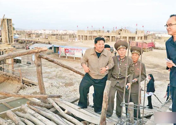 金正恩視察暴雨災區促加快重建