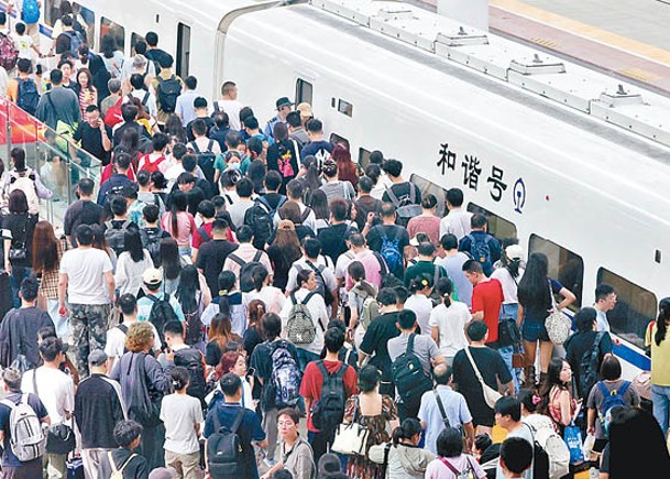 長三角鐵路的客流量持續處於高位運行。