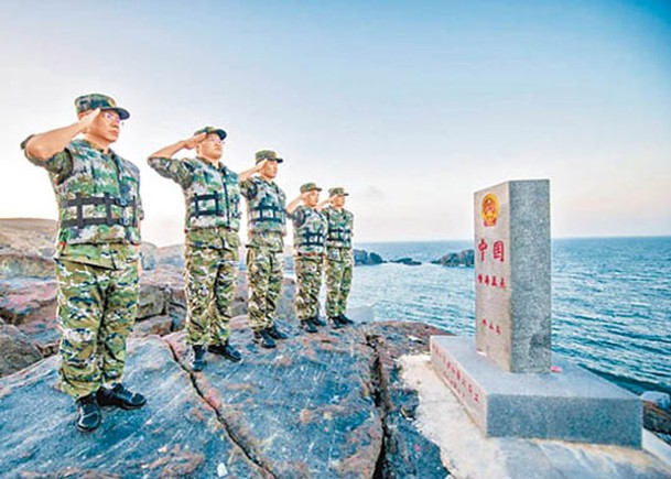 福建沿海牛山島（圖）開展實彈射擊。