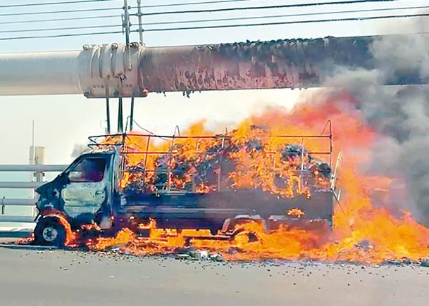 深中通道貨車自焚  波及橋樑鋼索