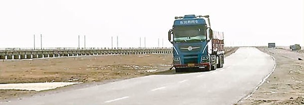 109國道可可西里路段較窄，隨意停車容易造成交通意外。