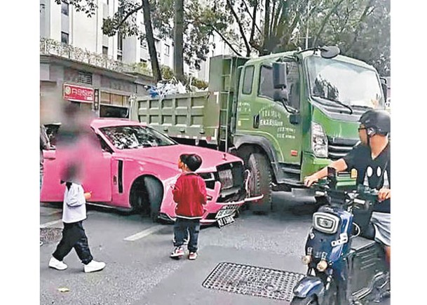 豪車捱撞免賠  貨車司機子斥炒作