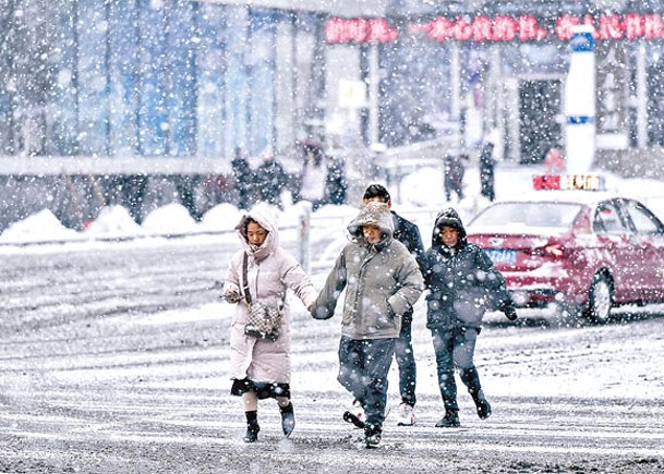 長江以北降溫  東北新疆下大雪