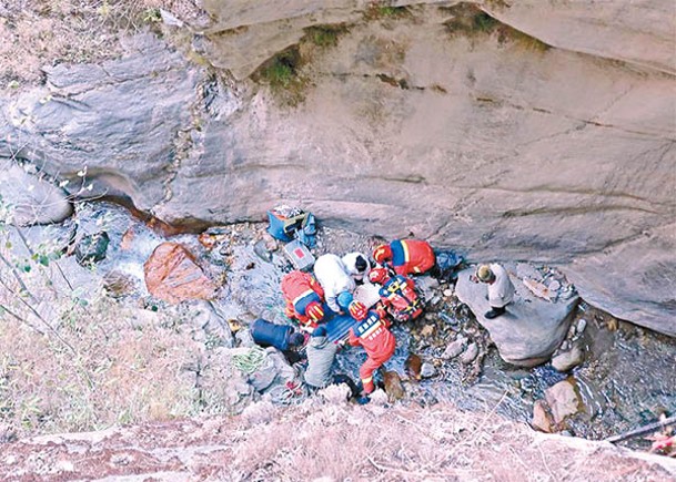 誤墮虎跳峽山澗  遊客獲救送院