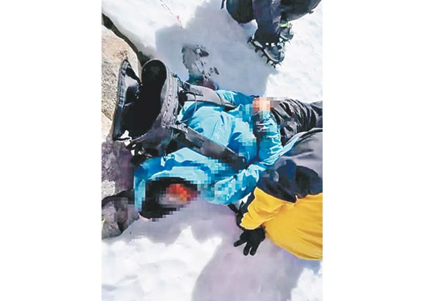 男子登雪山遇難  當地組隊運屍