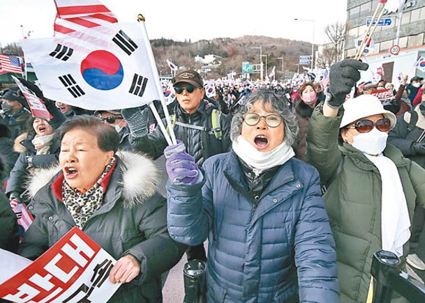 600民眾聚集抗議拘尹錫悅