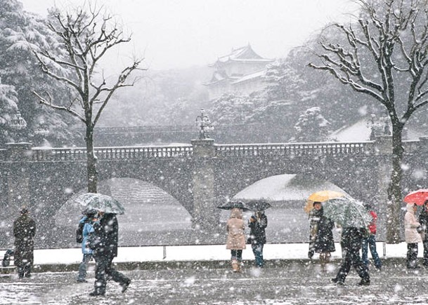 氣象廳預報寒流將侵襲日本。圖為東京降雪。（Getty Images）