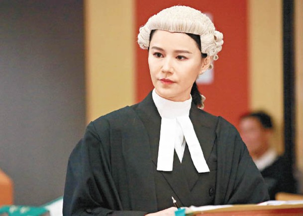 黃翠如飾演性格強悍的律師。