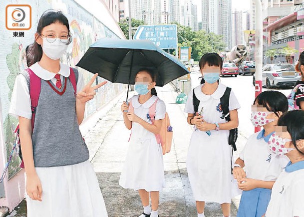 重返校園「大變身」  炎明熹粉絲接放學  姚焯菲出動御用司機