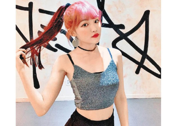 作韓風打扮的蘇菲，最愛扮BLACK PINK成員Rose跳舞。