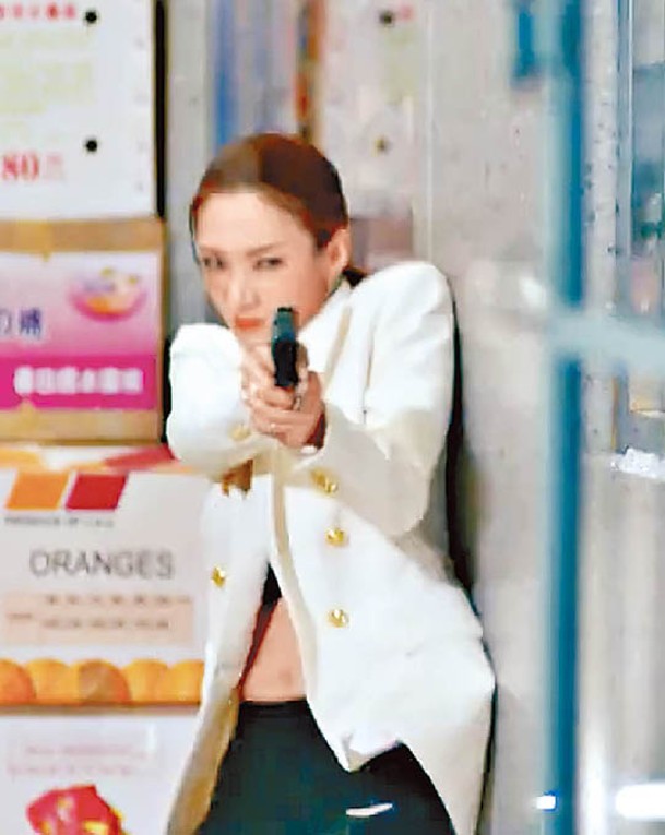 宣傳片中，王君馨只得開槍這個鏡頭。