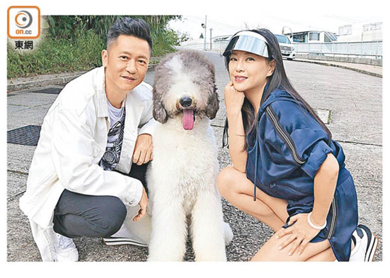 蘇志威與劉小慧視愛犬如親人，照顧得無微不至。